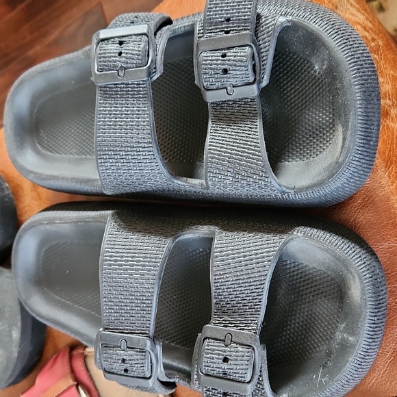 Lot 5 Sandals Slides Sz 8-9 - Picture 3 of 8